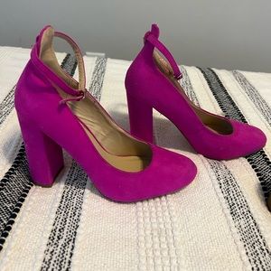 Pink pumps chunky close toed heels